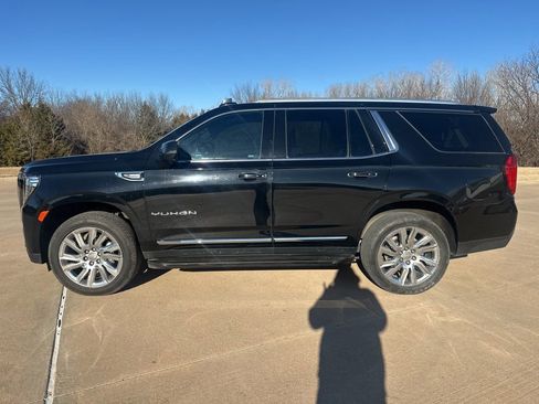 Used 2021 GMC Yukon SLT w/ SLT Luxury Plus Package image 2