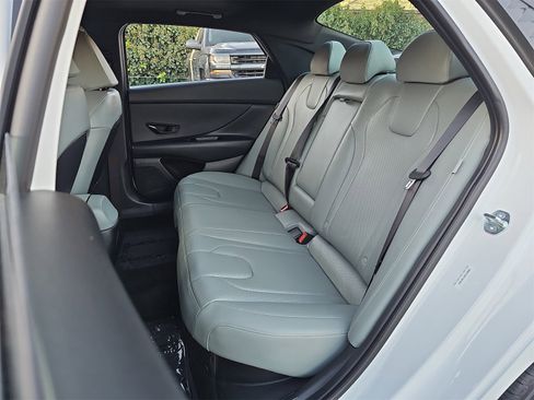 Certified 2025 Hyundai Elantra Limited image 13