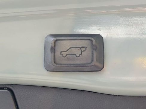 Used 2021 Toyota RAV4 XLE w/ Convenience Package FWD image 15