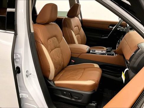 New 2026 Nissan Pathfinder Platinum w/ Cargo Package AWD/4WD image 40