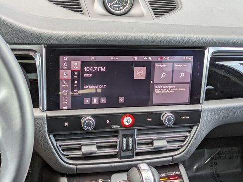 Certified 2025 Porsche Macan image 20