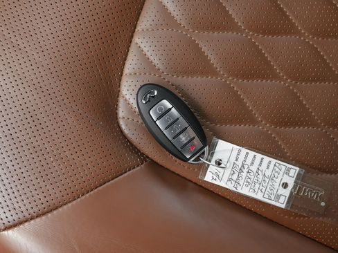 Used 2024 INFINITI QX80 Sensory image 46