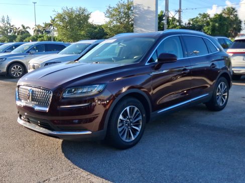 Certified 2022 Lincoln Nautilus FWD w/ Premium Package image 2