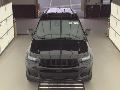 Used 2023 Jeep Grand Cherokee L Laredo image 5