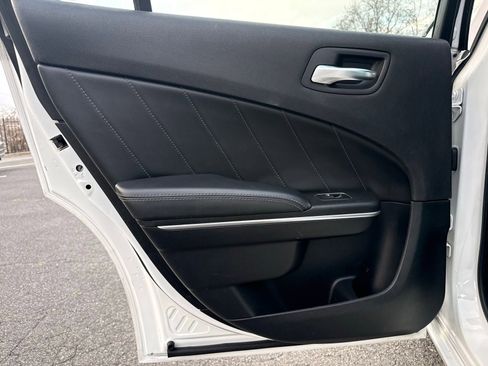 Used 2015 Dodge Charger R/T w/ Plus Group image 25