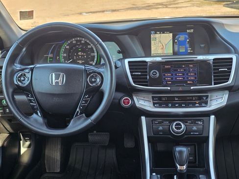 Used 2015 Honda Accord Touring image 10