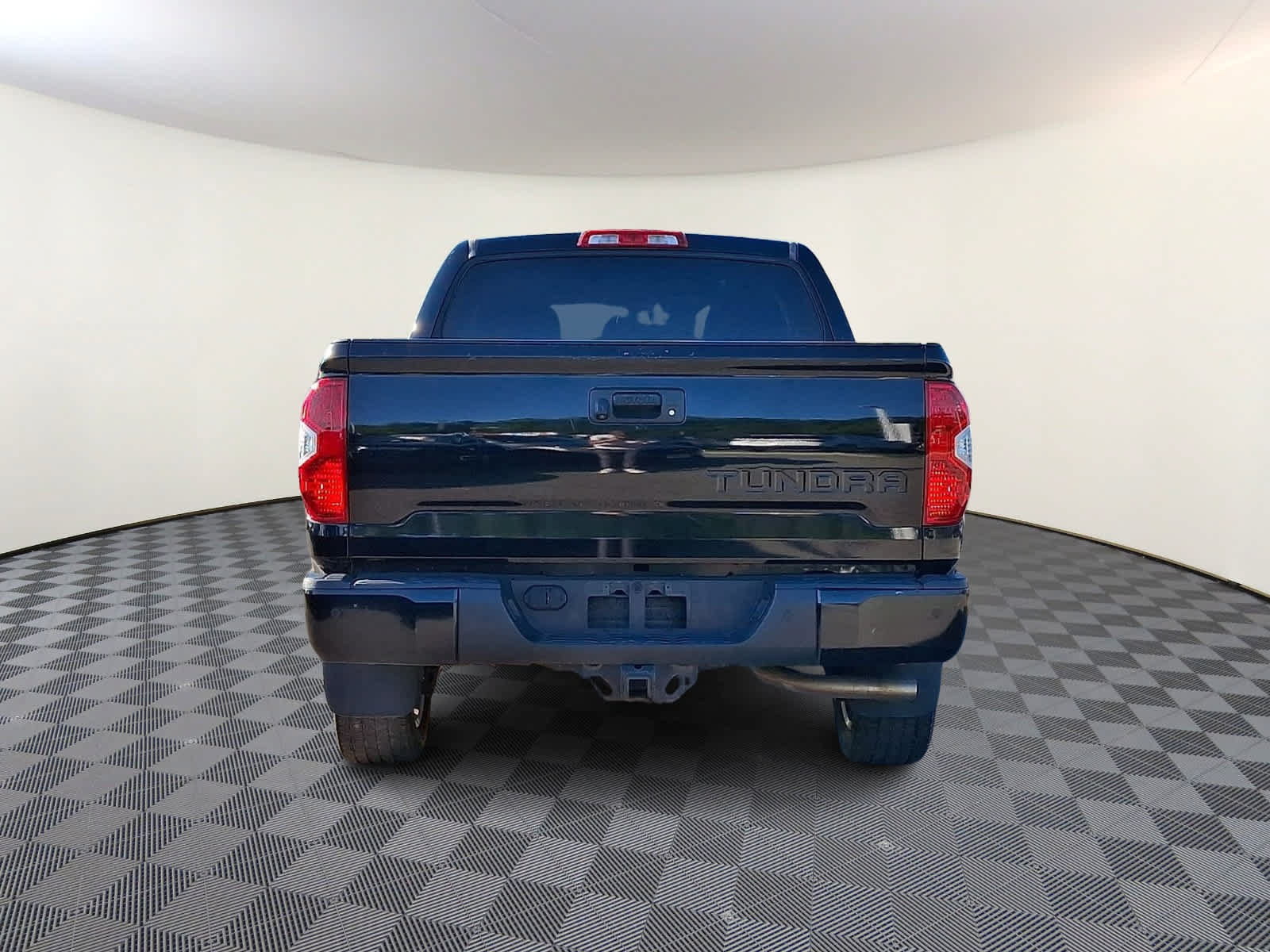 Used 2015 Toyota Tundra Limited w/ Limited Premium Package RWD image 6