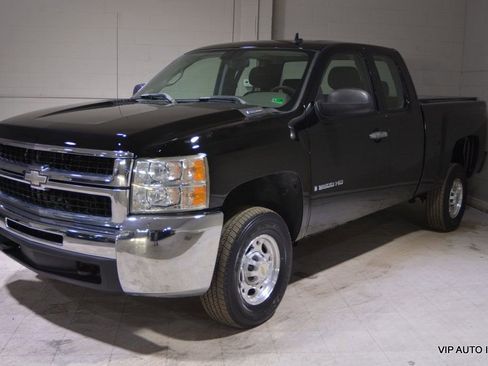 Used 2007 Chevrolet Silverado 2500 W/T w/ LS Package image 2