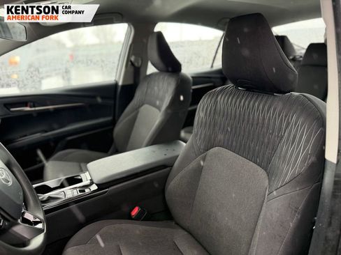 Used 2025 Toyota Camry LE image 33
