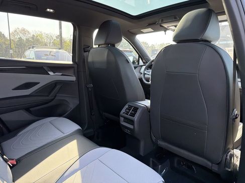 New 2026 Volkswagen Tiguan SE R-Line FWD image 18