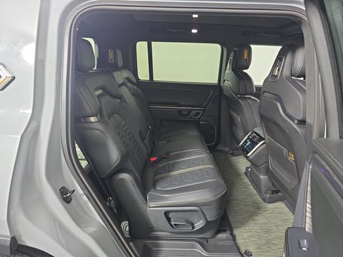 Used 2023 Rivian R1S Adventure AWD/4WD image 23