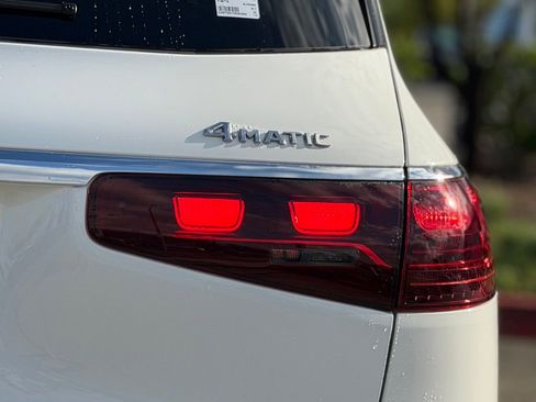 Used 2025 Mercedes-Benz GLS 450 4MATIC image 12