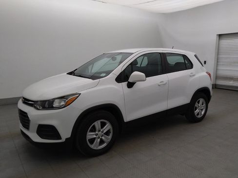 Used 2020 Chevrolet Trax LS FWD image 2