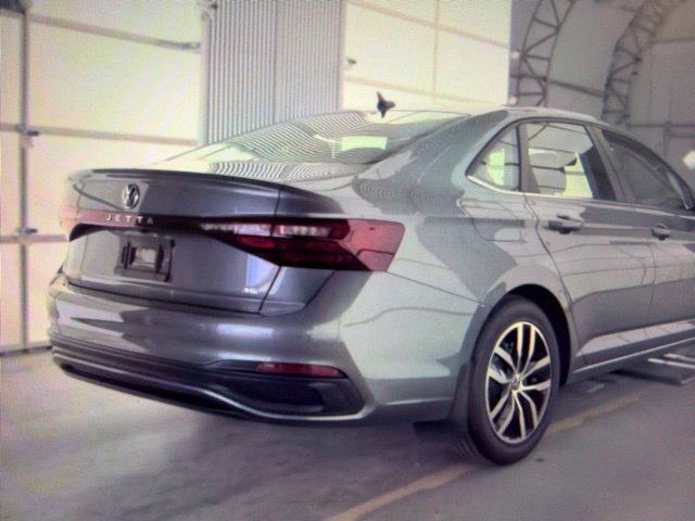 Used 2025 Volkswagen Jetta SE FWD image 6