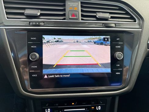 Used 2022 Volkswagen Tiguan SE FWD image 15