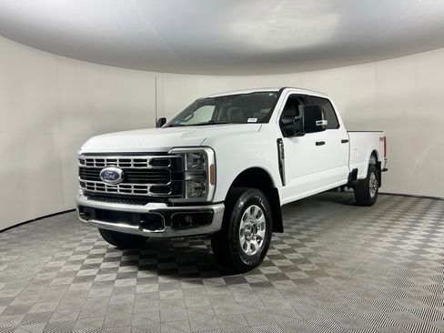 Used 2024 Ford F350 XLT w/ FX4 Off-Road Package image 3