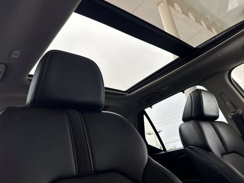 Used 2025 Honda Pilot Touring image 18