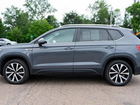 Certified 2023 Volkswagen Taos SE w/ Panoramic Sunroof Package AWD/4WD image 3