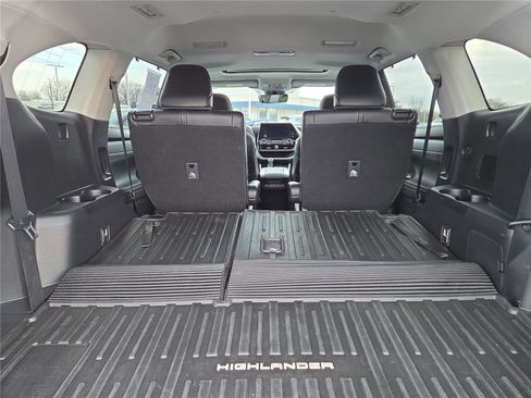 Used 2023 Toyota Highlander XLE AWD/4WD image 33