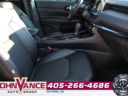 Used 2025 Jeep Compass Latitude w/ Altitude Special Edition image 17