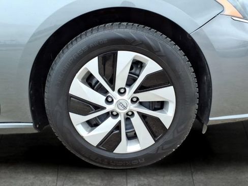 Used 2023 Nissan Altima 2.5 S FWD image 9