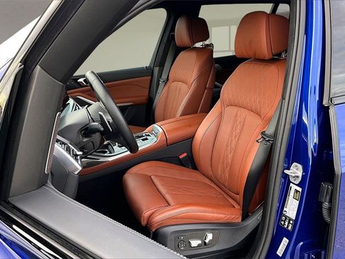 Used 2025 BMW X7 M60i image 26