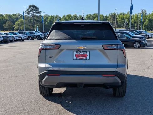 New 2026 Chevrolet Equinox LT w/ Convenience Package II FWD image 4