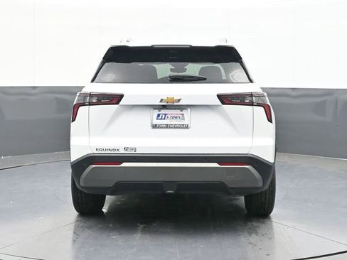 New 2026 Chevrolet Equinox LT w/ Convenience Package II FWD image 10