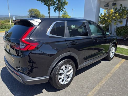 Used 2025 Honda CR-V LX image 5