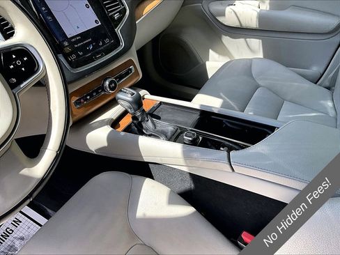 Used 2022 Volvo XC90 T6 Momentum AWD/4WD image 13