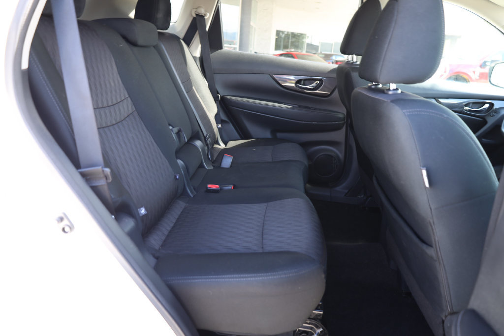 Used 2018 Nissan Rogue SV FWD image 17