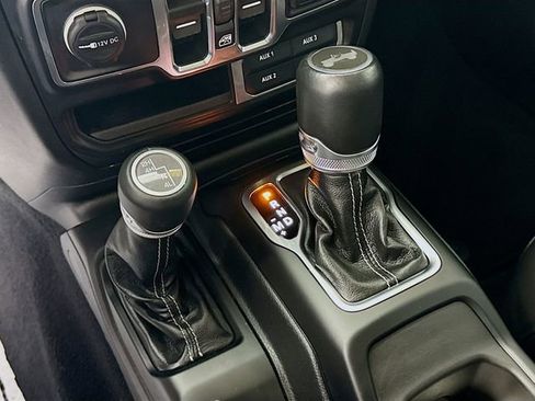 Used 2022 Jeep Wrangler Unlimited Sahara w/ LED Lighting Group AWD/4WD image 17
