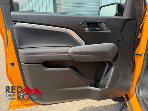 Used 2025 Chevrolet Colorado Z71 w/ Technology Package AWD/4WD image 11