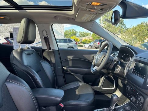 Certified 2021 Jeep Compass Latitude w/ Sun and Sound Group AWD/4WD image 17