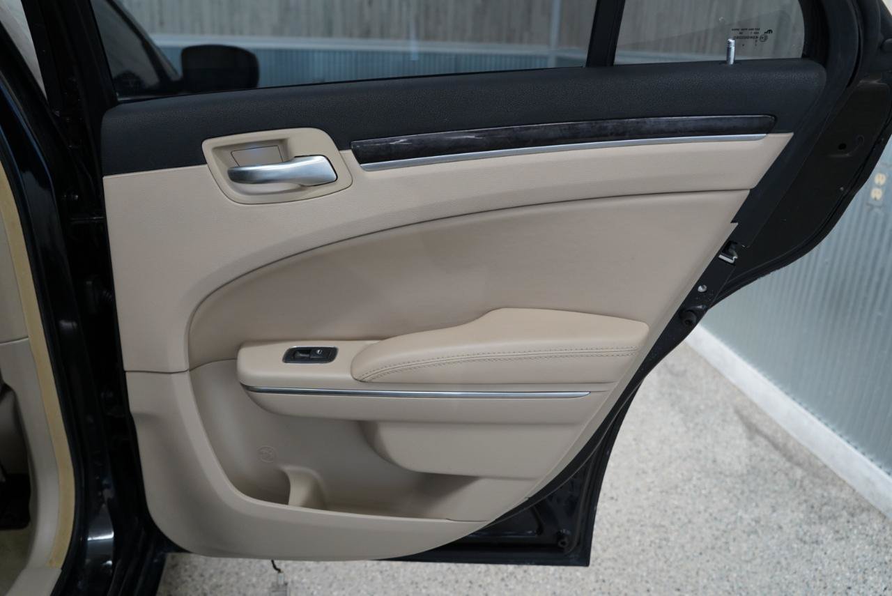 Used 2011 Chrysler 300 Limited RWD image 33