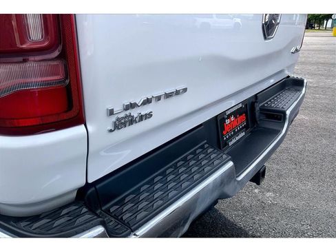 Used 2023 RAM 1500 Limited AWD/4WD image 9