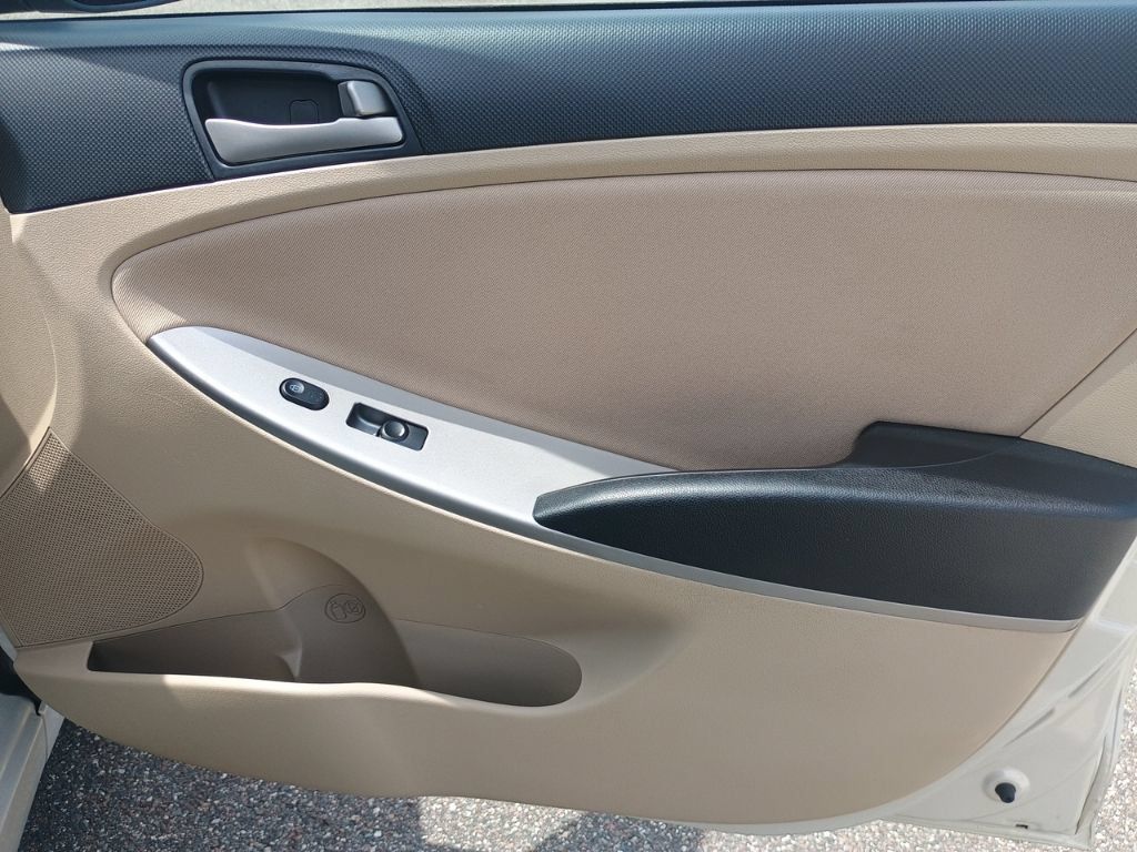 Used 2016 Hyundai Accent SE FWD image 21