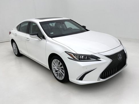 Used 2019 Lexus ES 300h image 2