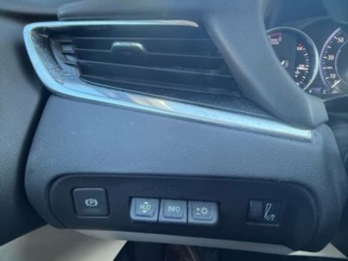 Used 2024 Buick Enclave Avenir w/ Avenir Technology Package image 25