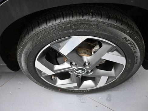 Certified 2023 Hyundai Venue Limited FWD image 15