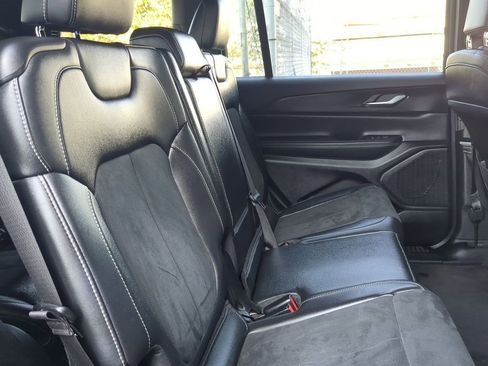 Used 2023 Jeep Grand Cherokee L Altitude image 7