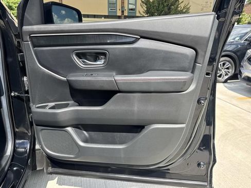 Certified 2025 Honda Pilot Black Edition image 14
