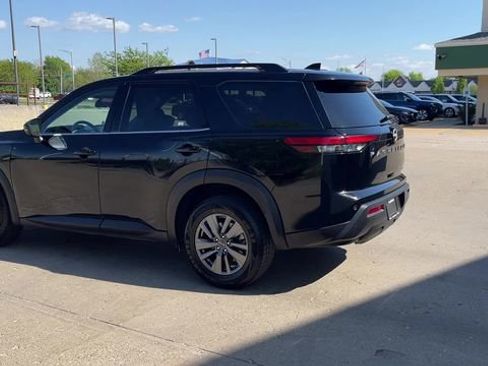 Used 2024 Nissan Pathfinder SV FWD image 6