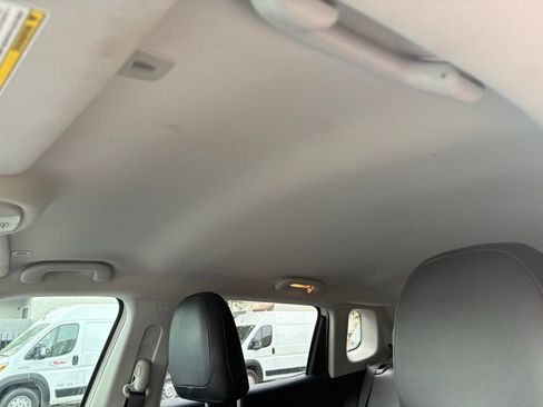 Used 2019 Jeep Compass Latitude w/ Popular Equipment Group FWD image 10