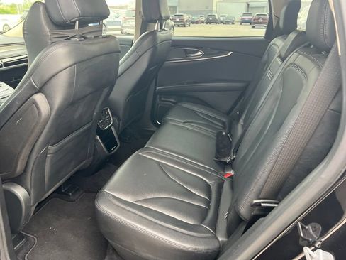 Used 2022 Lincoln Nautilus FWD image 9