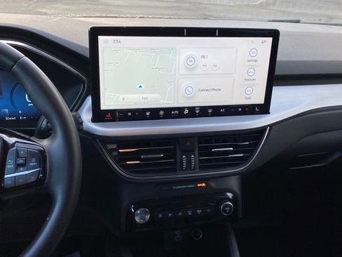 Used 2023 Ford Escape Platinum image 9