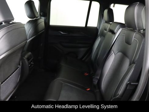 Used 2025 Jeep Grand Cherokee Altitude image 16