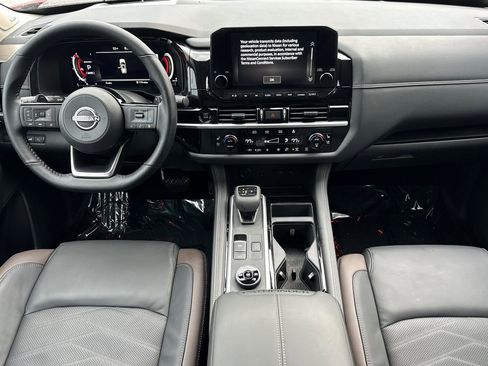 New 2025 Nissan Pathfinder Platinum w/ Black Appearance Package image 16