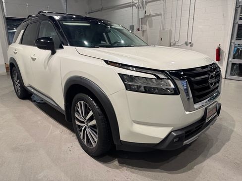 Used 2022 Nissan Pathfinder Platinum w/ Cargo Package AWD/4WD image 10