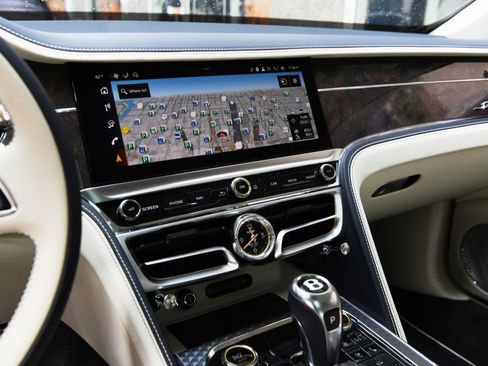 New 2025 Bentley Flying Spur Plug-In Hybrid image 16